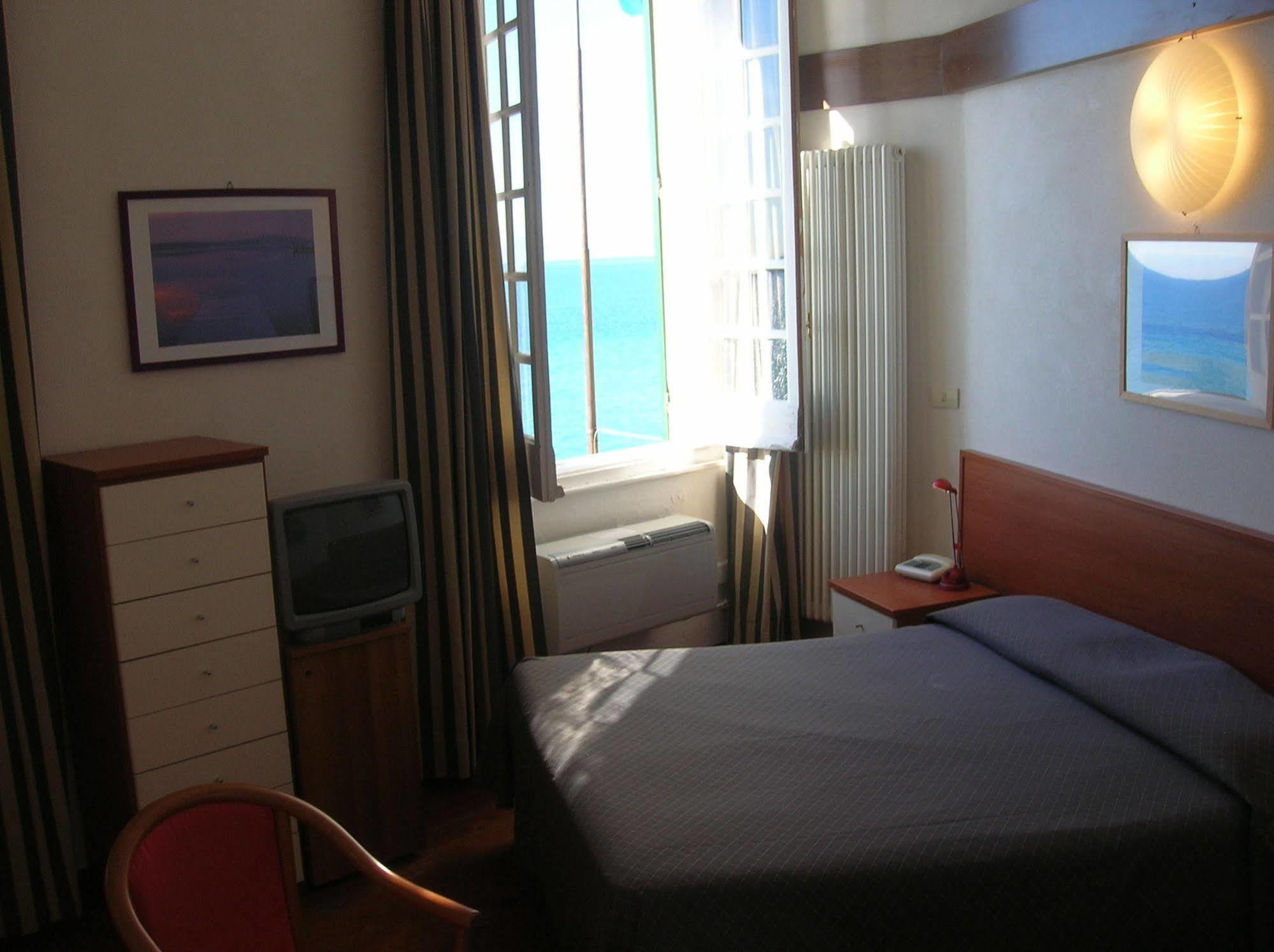 Hôtel Casmona à Camogli Extérieur photo